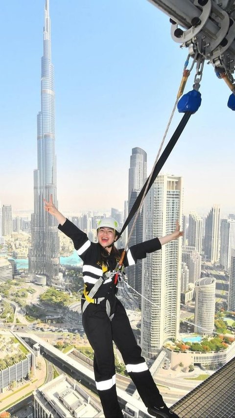 Seru Abis! Potret Felicya Angelista & Caesar Hito Naik Sky Edge di Dubai, Akui Lutut Sampai Lemas