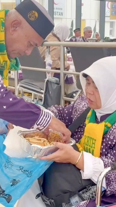 Sebelum Bertolak ke Indonesia, Jemaah Haji Dapat Makanan Viral Gratis di Bandara KAIA Jeddah