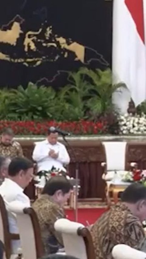 Prabowo Duduk Sejajar dengan Jokowi dalam Rapat Kabinet