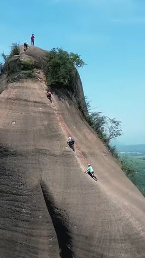 Gaoqi Ling, China's Most Extreme Mountain with a Shape Resembling a Sharp Knife Blade