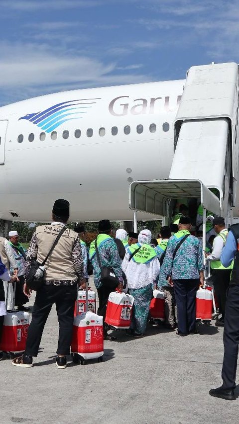 Hot Temperature and Dented Aircraft Body, Flight of Jemaah Kloter 2 Kualanamu Delayed More Than 5 Hours