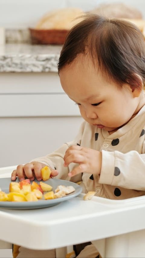 Perlu Diketahui Orangtua dengan Cepat, Ini Tahapan Makan Bayi Sesuai Usia