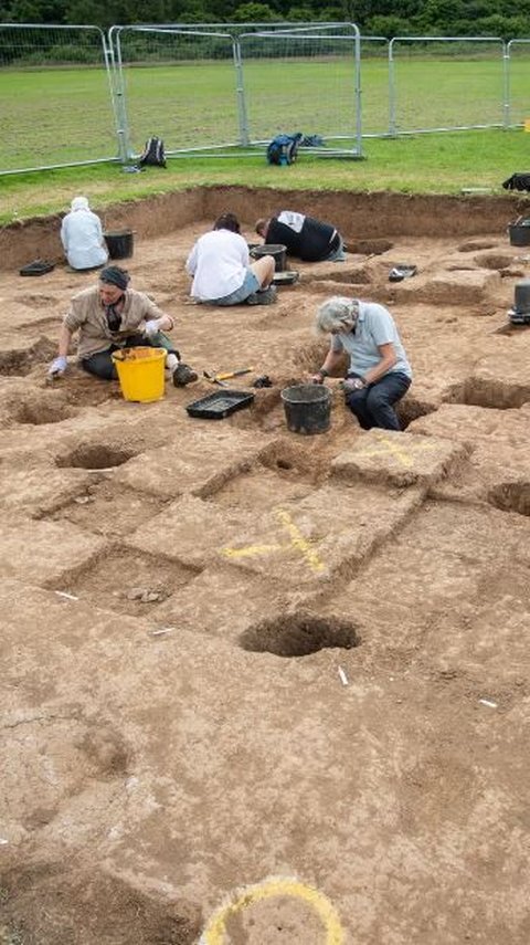 Di Bawah Lapangan Bola, Arkeolog Temukan Artefak Berusia 3.500 Tahun, Ada Guci dan Tungku Tanah Liat