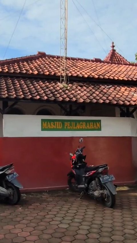 Disebut Jadi Masjid Pertama yang Didirikan di Cirebon, Ini Kisah dan Potret Masjid Pejlagrahan