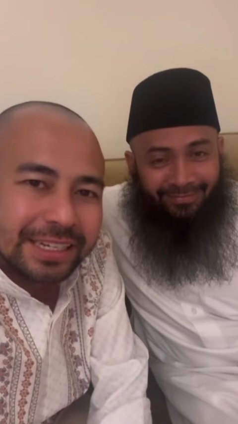 8 Momen Raffi Ahmad saat Bertemu Ustaz Syafiq Basalamah, Didoakan Hajinya Mabrur dan jadi Contoh Inspirasi Bagi Masyarakat Indonesia