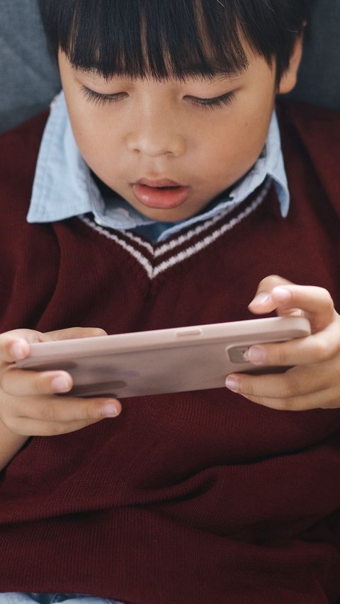 Excessive Use of Gadgets in Children, at Risk of Becoming Moody and Obese