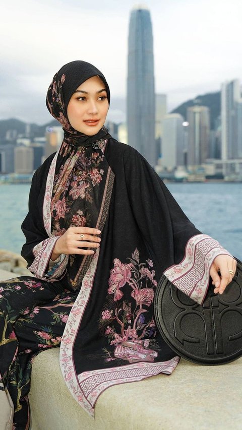 The Charm of Hong Kong in the Elegance of 'The Orient Collection' by Nada Puspita