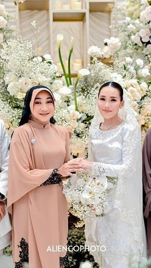 Ayu Ting Ting Reportedly Cancels Wedding, Mother Muhammad Fardhana Mentions Ethics of Getting Involved in Other People's Affairs