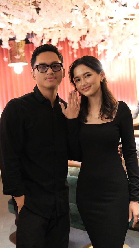 Azriel Officially Proposes to Sarah Menzel in Front of the Extended Family, Anang Hermansyah: It's Up to the Child, Why is the Father Forcing It