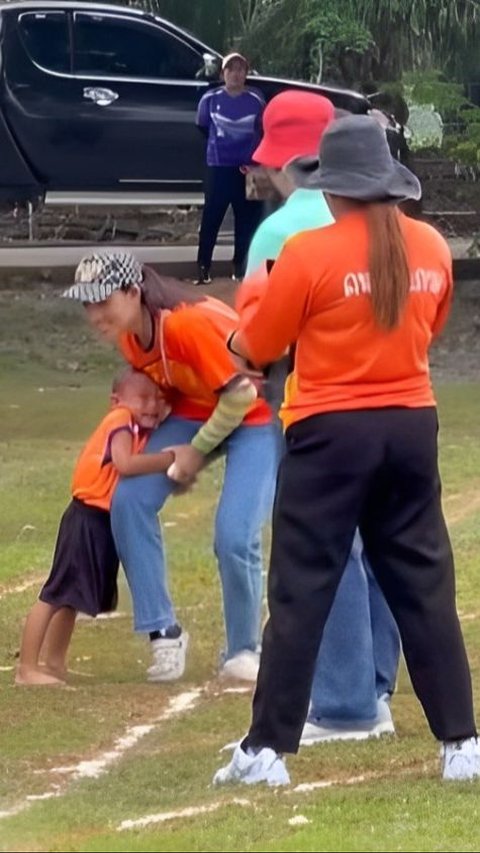 Viral Video Child Cries Refusing to Join Competition, Ends Up Becoming Champion 1 by Chasing His Mother