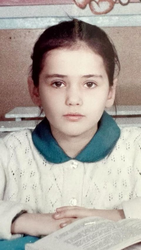 This Child is a Famous Model from Uzbekistan Who Used to be Married to an Indonesian Actor, Can You Guess?