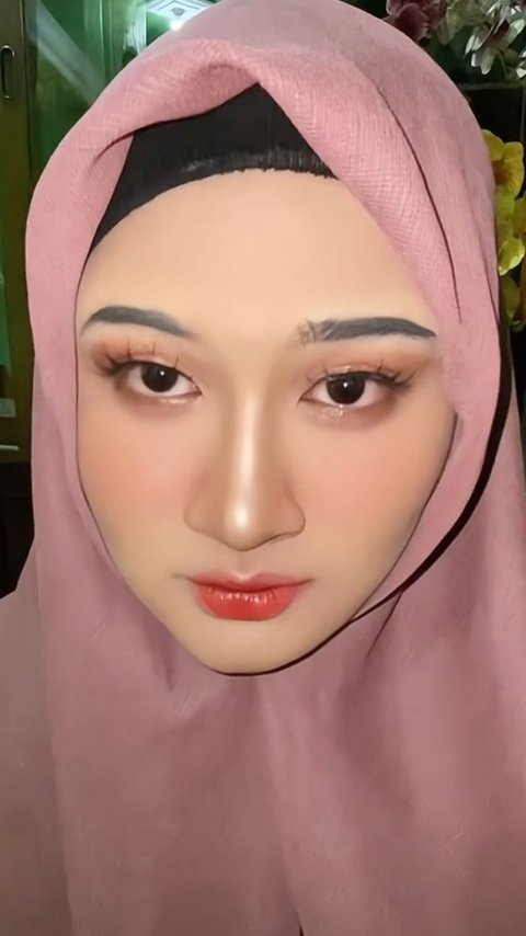 TikToker does Makeup on Boyfriend, the Result is Very Beautiful