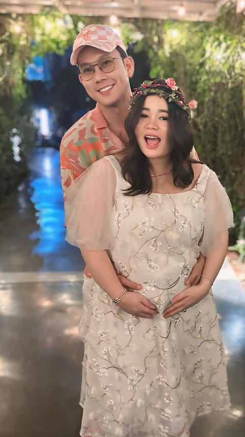 8 Potret Olivia Allan Istri Denny Sumargo di Acara Baby Shower, Penampilan Bumil Makin Cantik