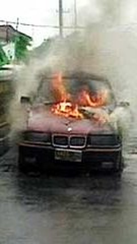 7 Penyebab Umum Mobil Terbakar