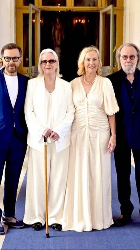 ABBA Reunites to Receive Swedish Knighthood