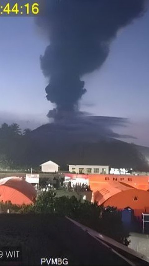 Erupsi Gunung Ibu, Abu Membumbung Setinggi 5.000 Meter