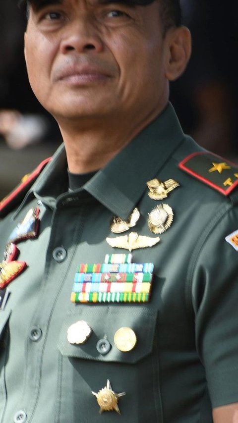 Kompak Jenderal TNI dengan Mayor Teddy, Berpose Gagah saat Bertemu di Gunung Kidul