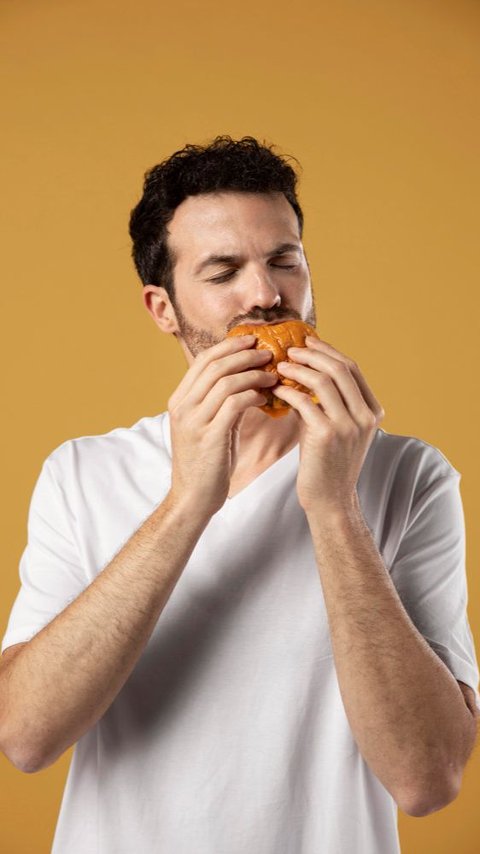 Why Am I Hungry All The Time? 7 Reasons and Tips to Control Your Hunger