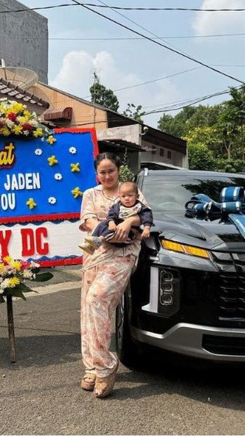 Denise Chariesta Beri Hadiah Mobil Seharga 1M untuk Anaknya yang Baru Tumbuh Gigi