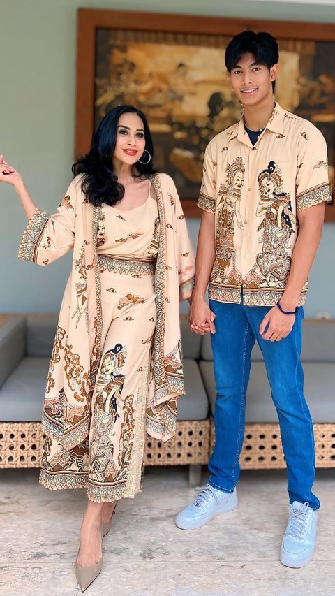Portrait of Maudy Koesnaedi VS Diah Permatasari's Style When Hanging Out with Handsome Son
