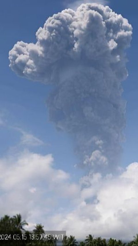 Erupsi Gunung Ibu: Abu Vulkanik Capai Lima Kilometer
