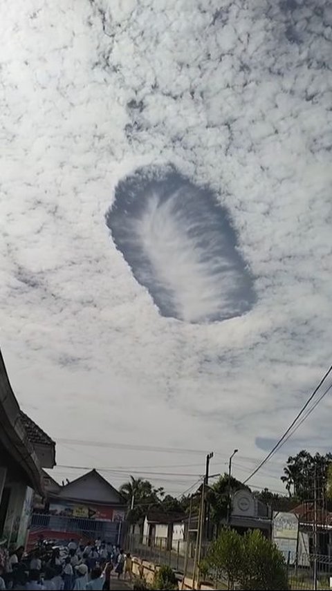 Viral Phenomenon of Hole Clouds in the Sky of Jember, What Does It Indicate?