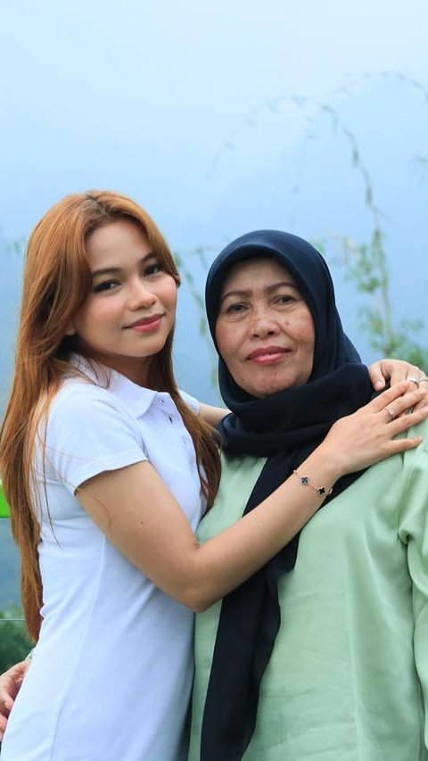 Sweet! Potret Kebersamaan Lady Rara dengan Ibunda saat Liburan, Selalu Luangkan Waktu untuk Keluarga