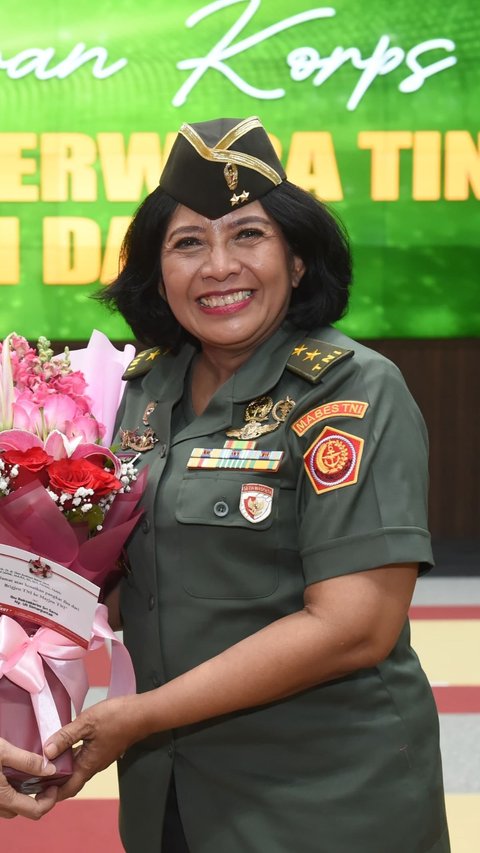 Sikap Sempurna, Kadet Mahasiswa Unhan Ucap Selamat Ultah ke Satu-satunya Wanita Bintang Dua di TNI AD