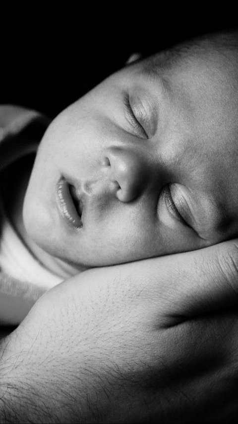 7 Penyebab Gigi Bayi Tidak Rata, Faktor Genetik hingga Kebiasaan Mengisap Jari