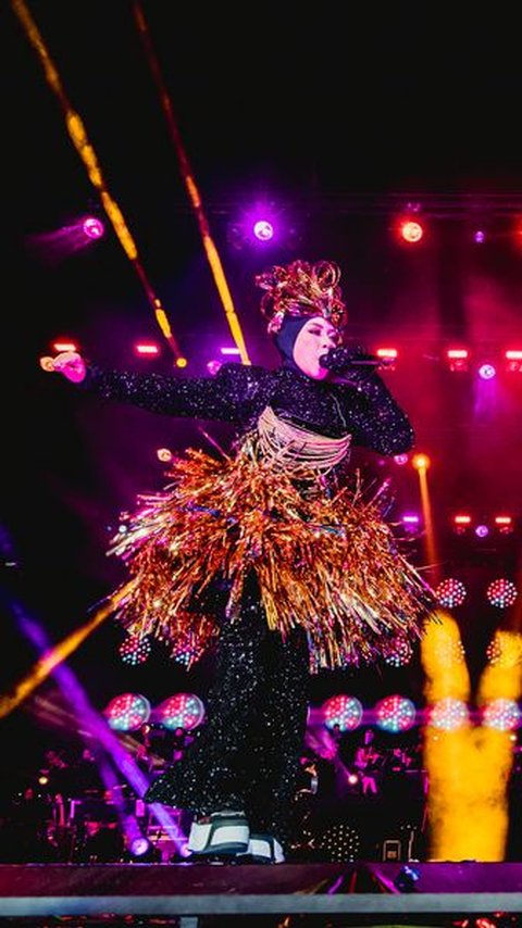 Melly Goeslaw Spontan Ciptakan Lagu untuk Palestina saat Konser di Malaysia, Hasil Disumbangkan untuk Kemanusiaan