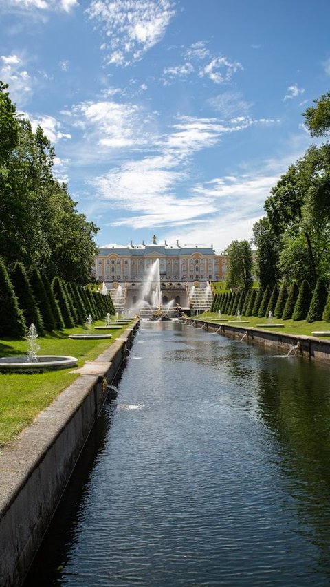 7 Must-Visit Places in St. Petersburg, Russia