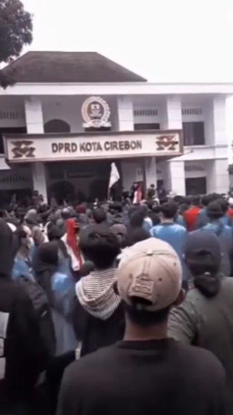 CEK FAKTA: Viral Video Demo di Kantor DPRD Kota Cirebon Tuntut Keadilan untuk Pegi Setiawan