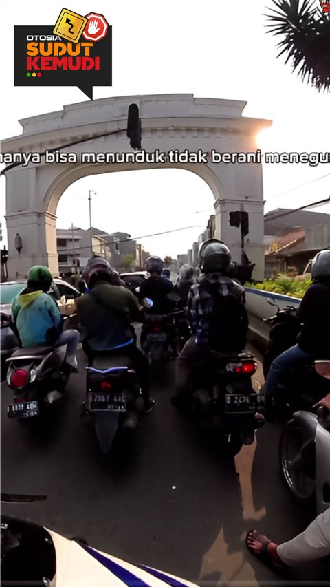 Bagaimana Aturan Sebenarnya Ketika Polisi Menegur Pemotor yang Ngevape di Jalan?