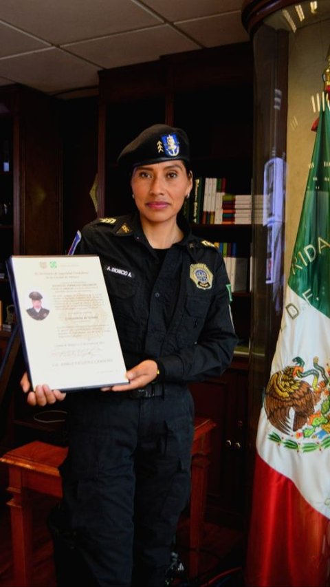 Mexican Police Get Promoted After Breastfeeding Baby Who Survive Hurricane Disaster