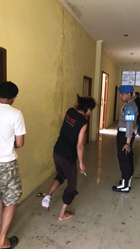 Mahasiswa Unismuh Makassar Rusak Ruang Kuliah Ditangkap Polisi, Urat Kaki Putus dan Terancam Sanksi Berat