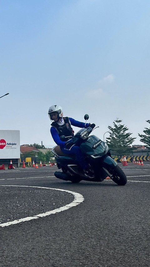 Aman di Setiap Tikungan! Teknik Menikung Sepeda Motor yang Wajib Dipelajari