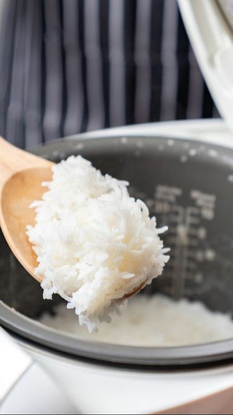 Cara Memasak Nasi di Rice Cooker Agar Pulen dan Tahan Lama, Cukup Tambahkan 2 Daun Ini