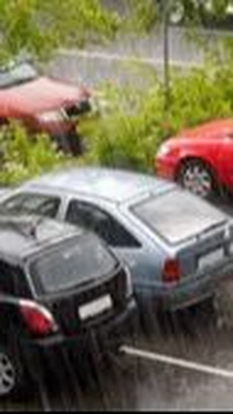 Kenapa Mobil yang Terkena Hujan Harus Dibersihkan Kembali?