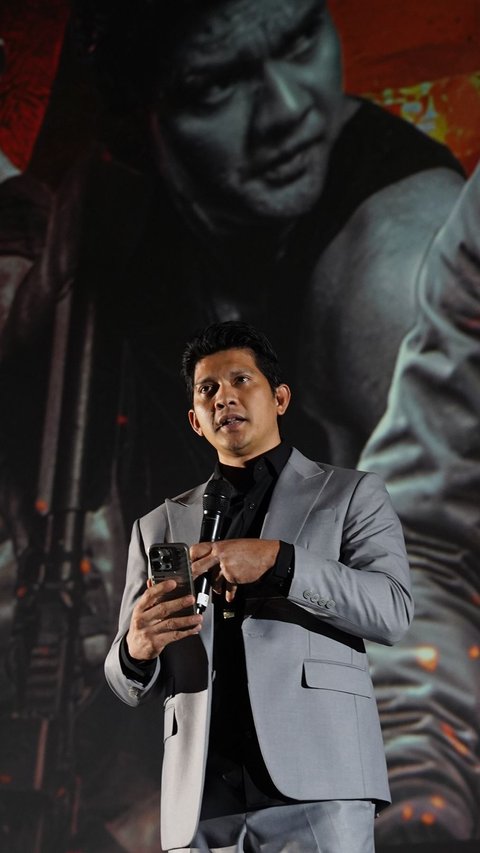 Powerful in the Film, Iko Uwais Holds Back Tears Remembering the Contributions of His Wife and Children