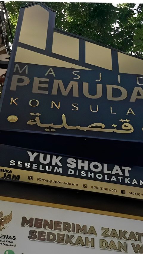 Mosque in Surabaya Provides Facilities and Free Meals for Visitors