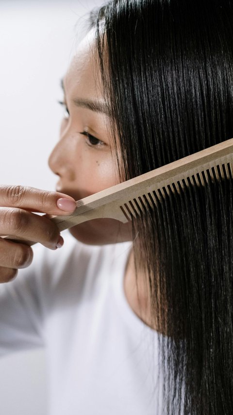 Combing Hair Can Reveal Someone's Personality, Here's the Explanation