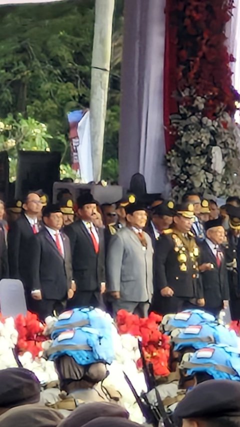 Usai Operasi Cidera Kaki, Prabowo Hadiri HUT ke-78 Bhayangkara di Monas