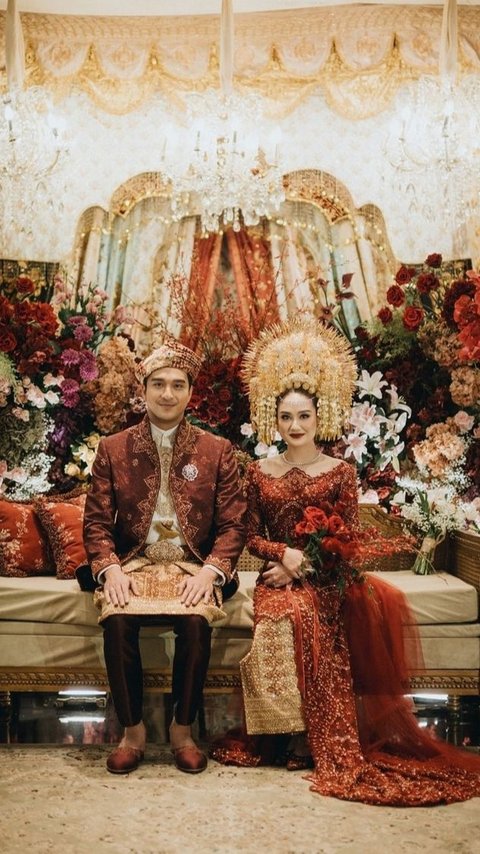 Mewah Dengan Adat Minang, 8 Foto Resepsi Pernikahan Salshabilla Adriani dan Ibrahim Risyad