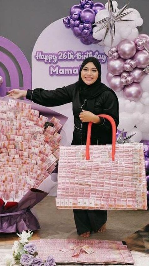 Potret Aurel Hermansyah Dapat Kejutan Ultah Istimewa dari Atta Halilintar, Hadiah Bunga, Tas, Hingga Kue Semuanya dari Uang