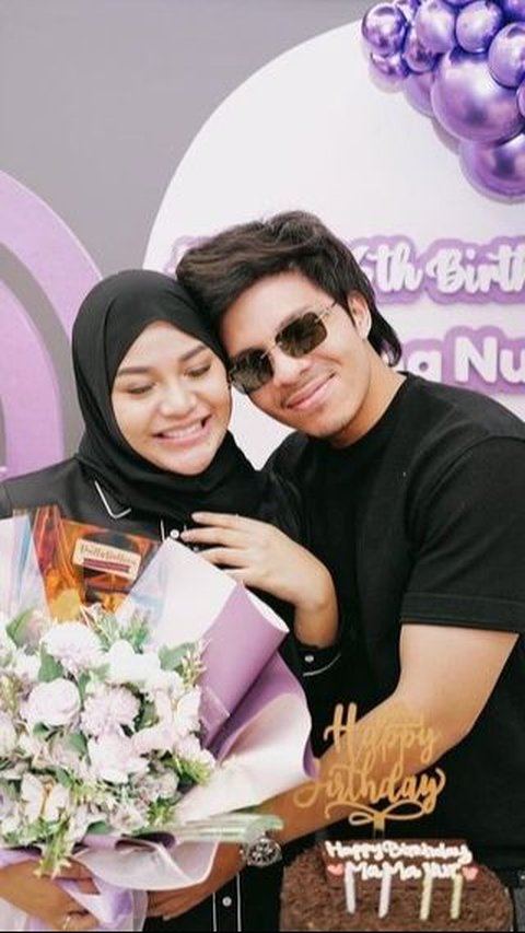 10 Photos of Aurel Hermansyah's 26th Birthday Surprise, Received Cake, Bouquet, Bag from Giant-Sized Money!