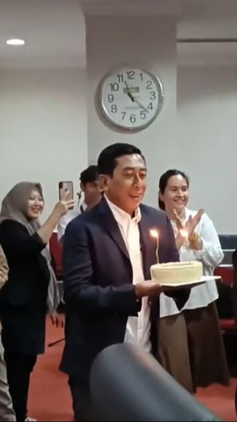 Mantan Panglima Kaget Dapat Kejutan Ultah dari Orang Spesial saat Rapat ‘Mau Tak Marahin Anak Gue Sendiri’