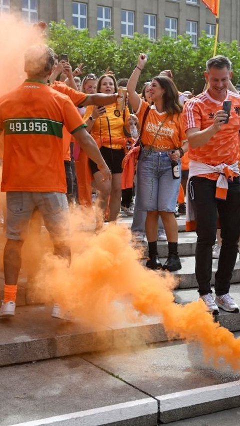 FOTO: Aksi Suporter Belanda Bikin Kota Dortmund Berwarna Oranye Jelang Semifinal Euro 2024 Melawan Inggris