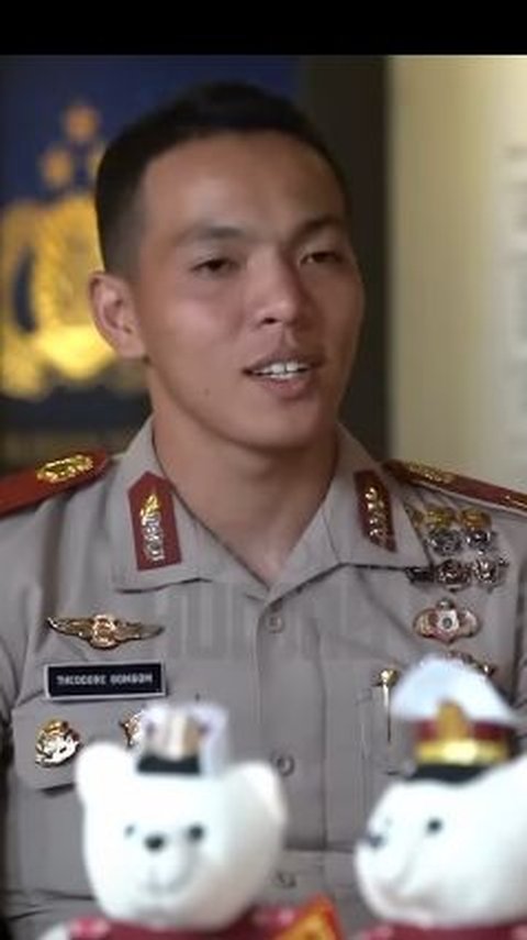 Ikuti Jejaknya jadi Polisi, Tangis Haru Ibu Theodore Gomgom Tahu Sang Anak Raih Adhi Makayasa