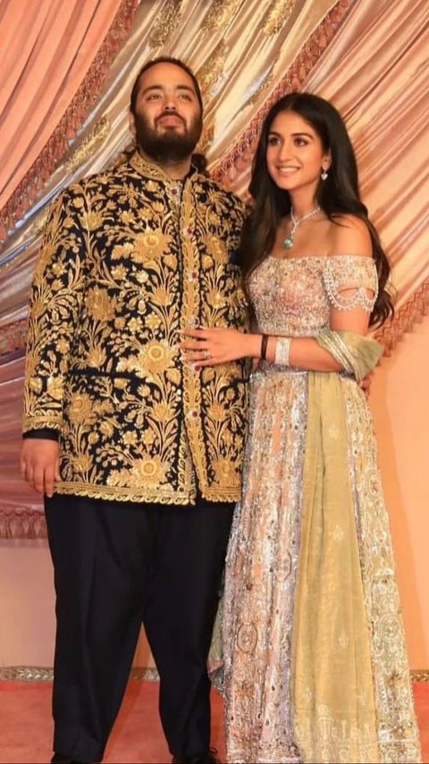 Asia's Richest Son-in-law Candidate, Radhika Merchant's Portrait of Pre-Wedding Rituals, Wearing a Super Luxurious Dress