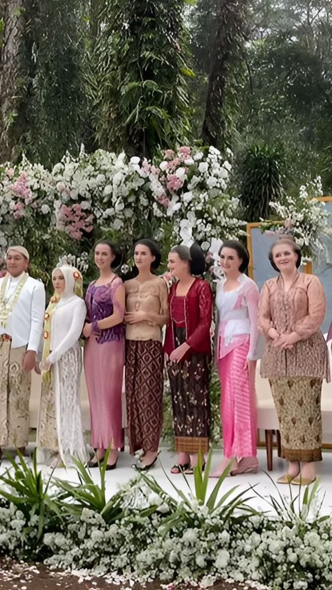 Seru Abis, Style Kompak Para Bule Datang Kondangan Pakai Kebaya dengan Konde Besar